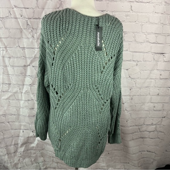 Boutique NWT Dark sage cardigan with pattern and pockets - Picture 5 of 9